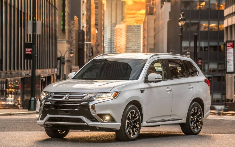 Mitsubishi Outlander GT 2017 SUV Drive